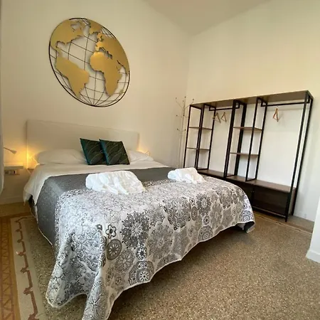 Cavour 221 - Central Station Pensión *