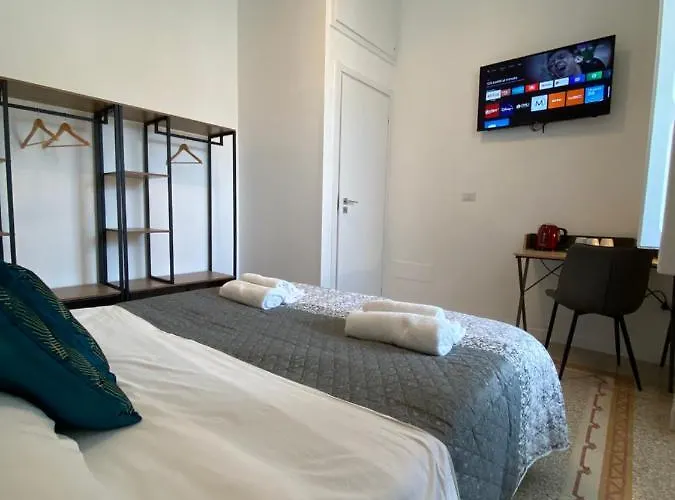 Cavour 221 - Central Station Guest house